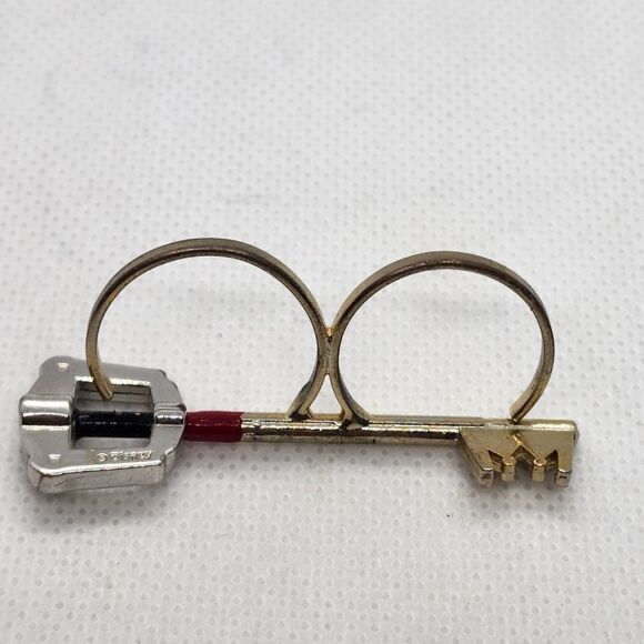 Disney Kingdom Hearts Key 2 Finger Adjustable Ring - Picture 3 of 4